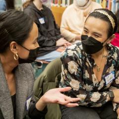 Two participants engage in dialogue at the 2022 Ikeda Forum