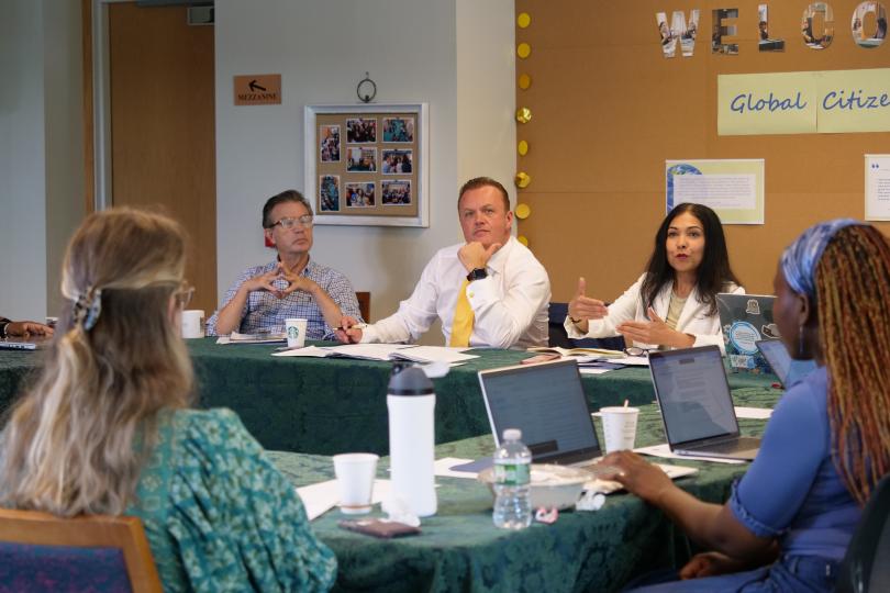 Photo of the 2024 Global Citizens Seminar with Professors Harang and Chowdhury