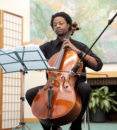 Musician performing at Ikeda Forum