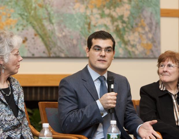 Panelist speaking at IF2009