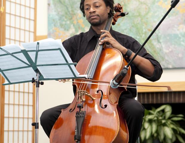 Musician performing at Ikeda Forum