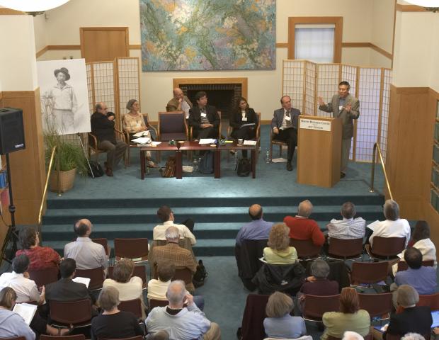 2005 Ikeda Forum photo of the full stage