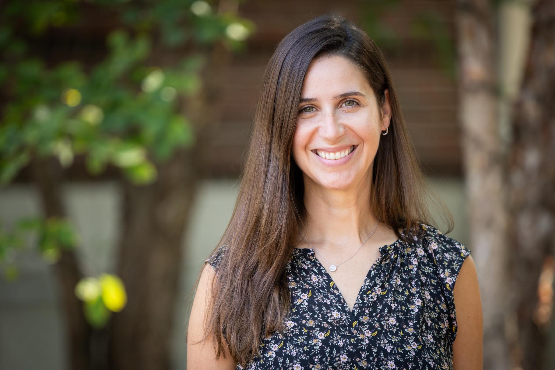 Headshot of Dr. Gabrielle Oliveira