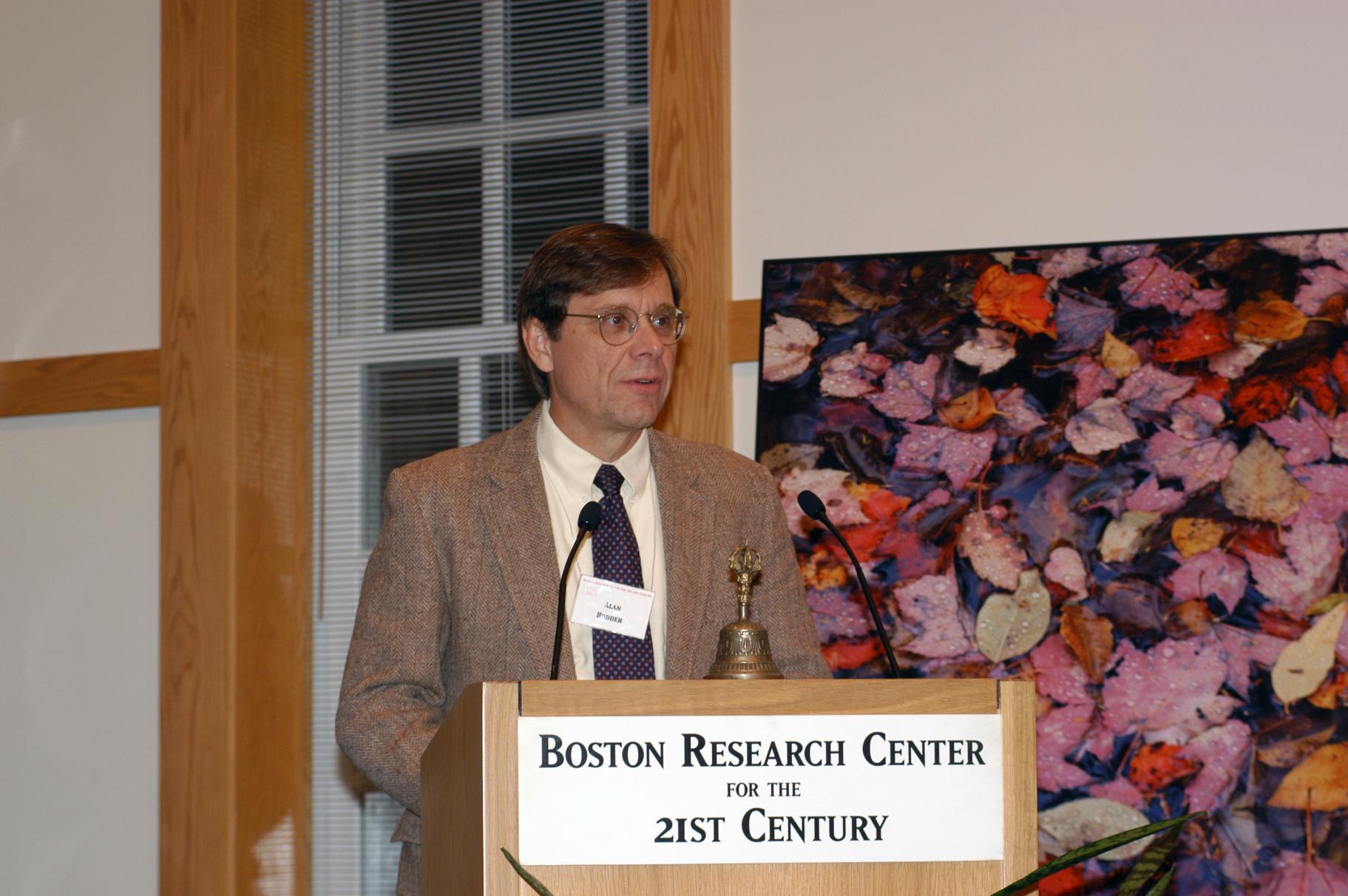 2004 Ikeda Forum speaker Alan Hodder speaks at podium