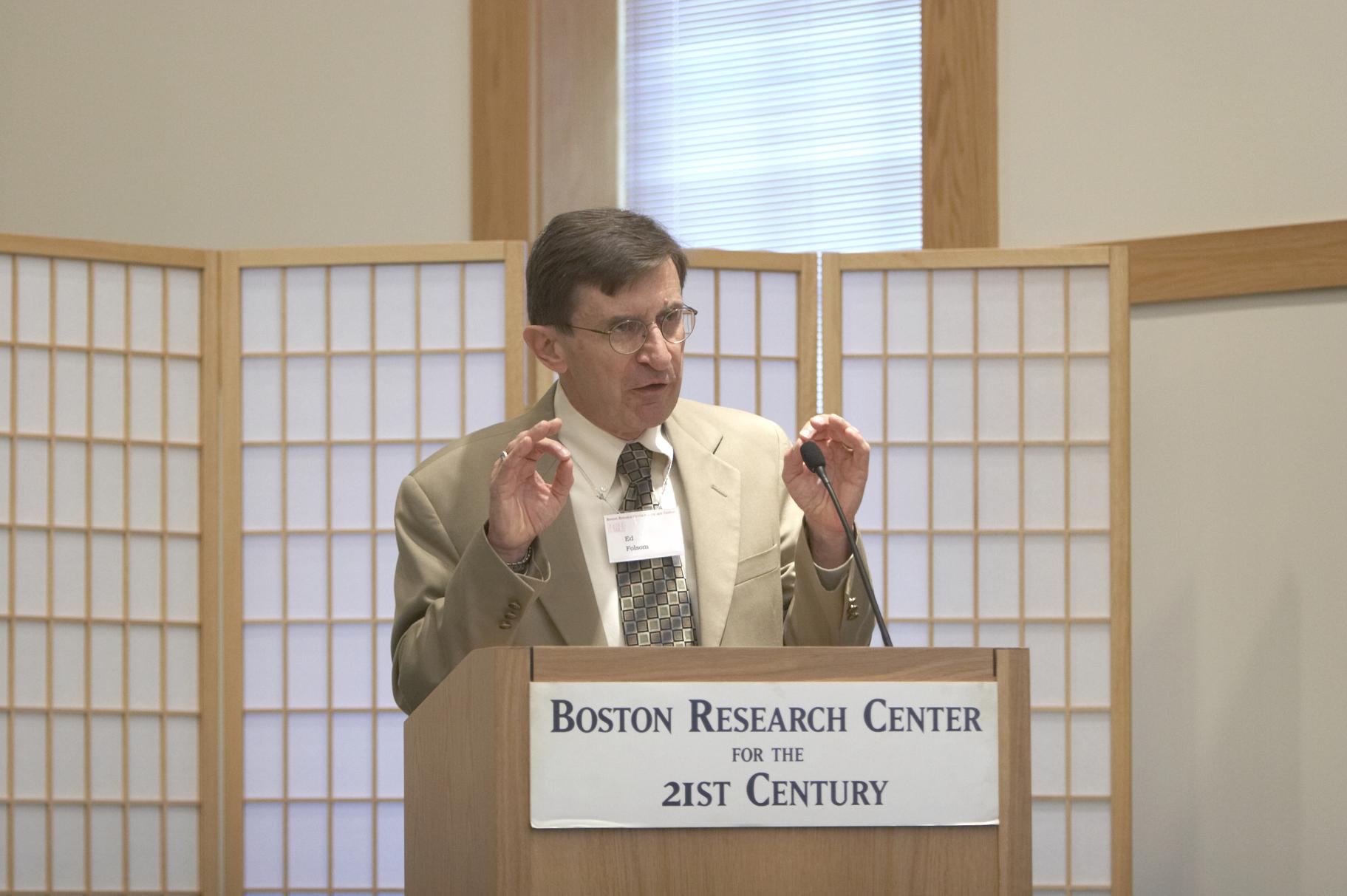 2005 Ikeda Forum speaker Ed Folsom at the podium