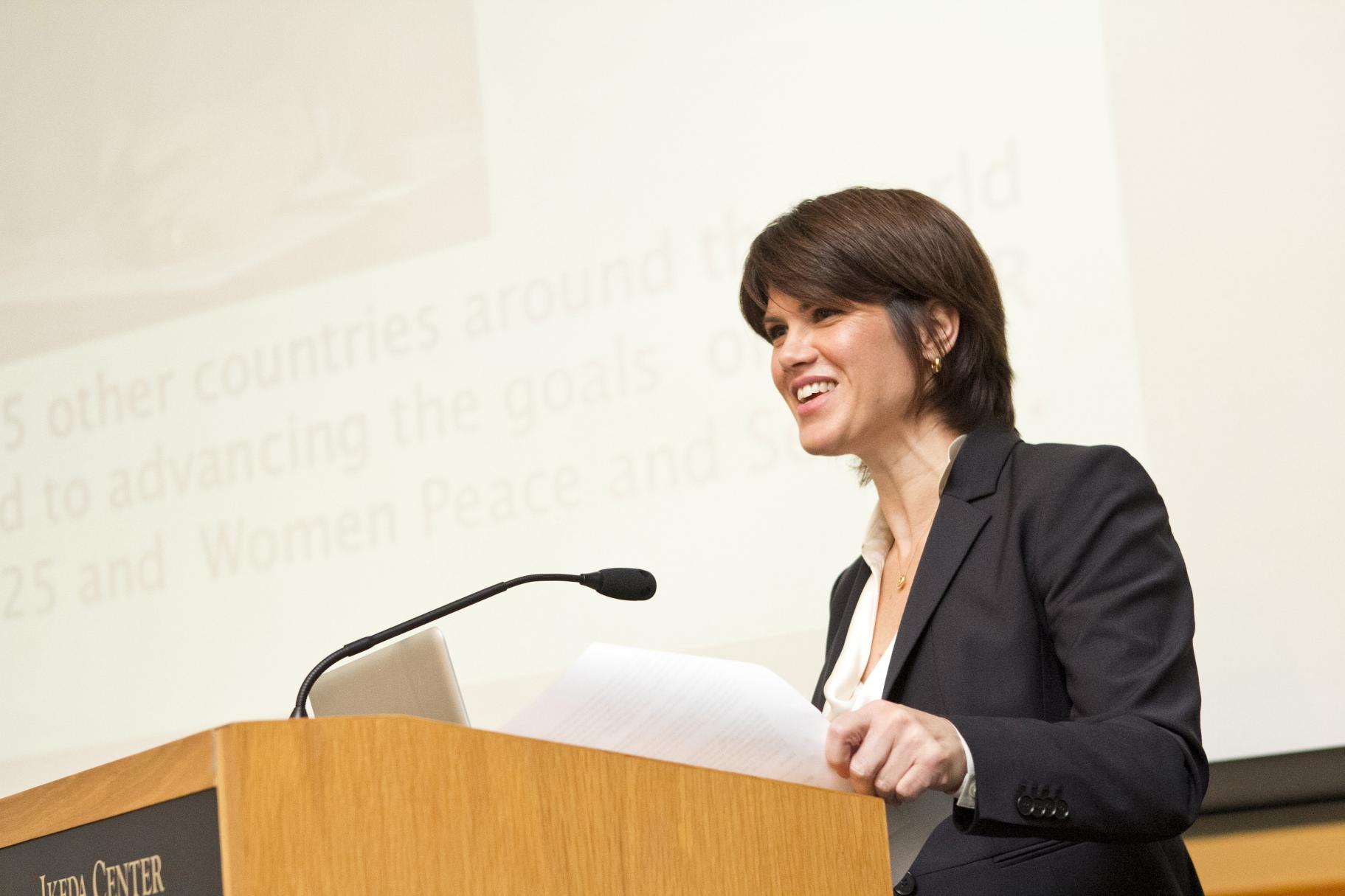2014 Ikeda Forum speaker Tanya Henderson gives a presentation
