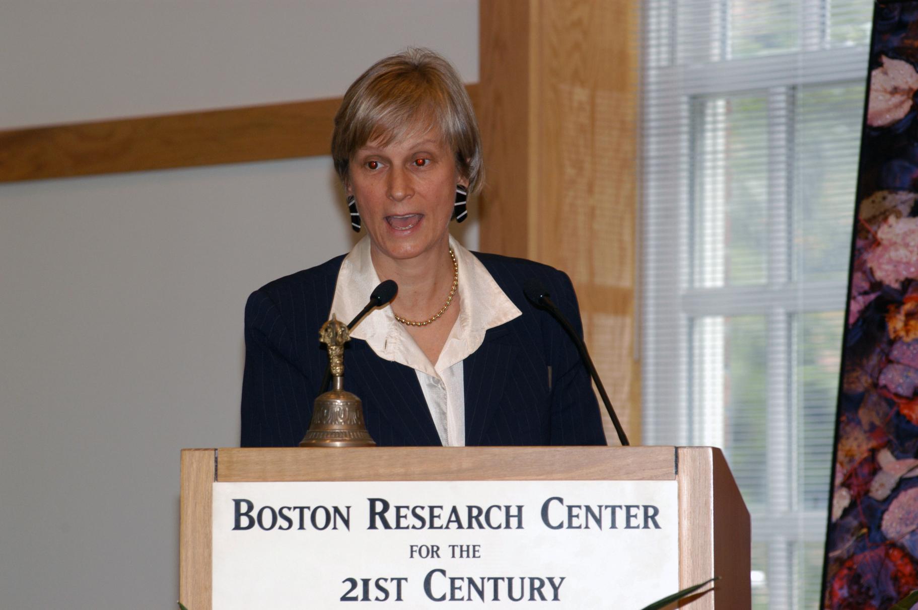 2004 Ikeda Forum speaker Judith Thompson speaks at podium