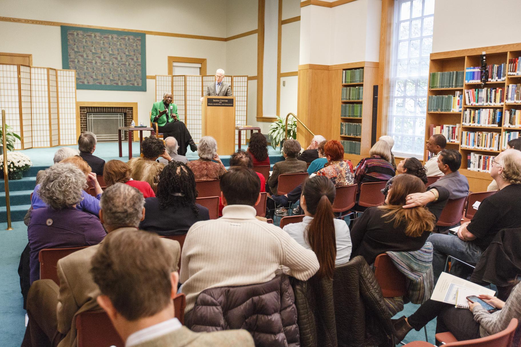 2015 Ikeda Forum speaker Gail Thomas engages with audience during Q&A