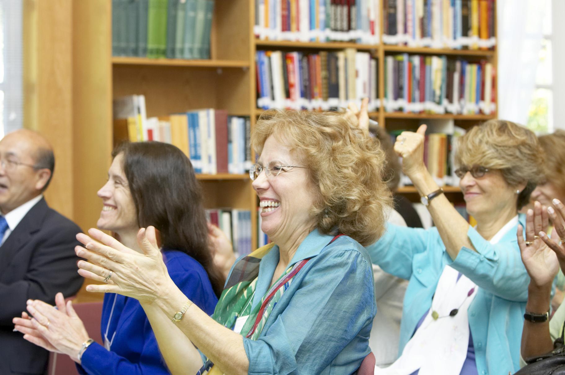 2007 Ikeda Forum Ginny clapping